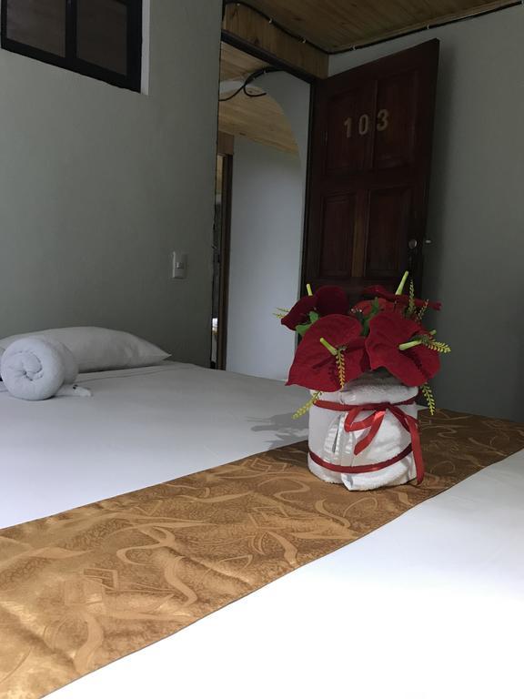 Manuel Antonio Hostel Resort Ngoại thất bức ảnh
